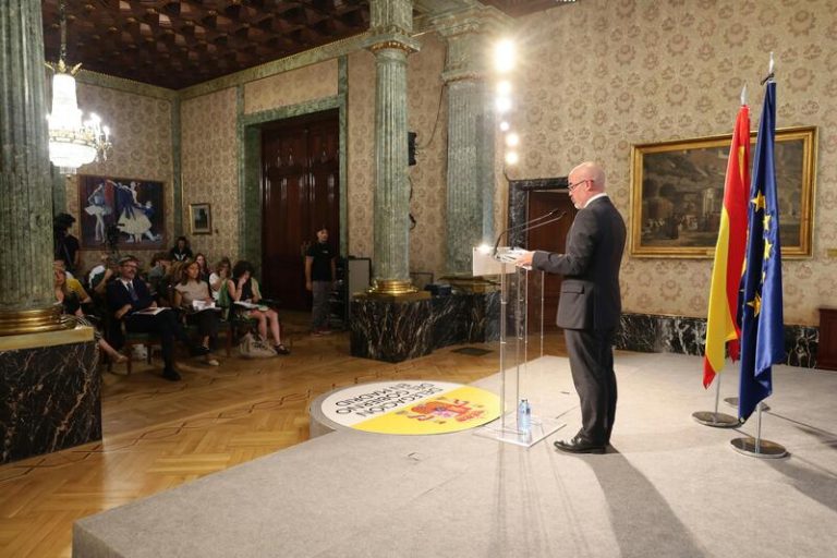 Administración estatal en Madrid reprocha el «atestamiento» de menores sin compañía en polígonos fabriles