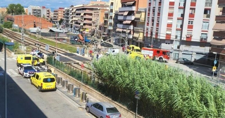 El Govern y el alcalde de Montcada  lamentan la muerte de la joven arrollada por un tren