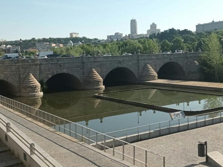 El Ayuntamiento de Madrid, en la mira: Ecologistas denuncian al contratista del alumbrado del Manzanares
