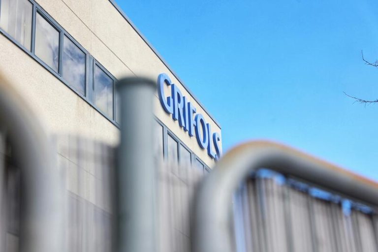Accionistas piden explicaciones a Grifols por cancelar su ‘Capital Markets Day’ ante la OPA «oportunista»