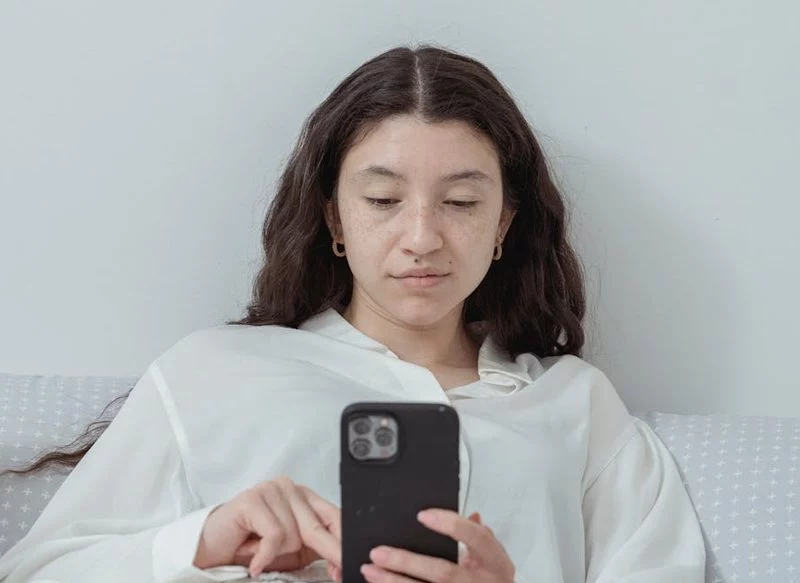 REDUCE LA LUZ AZUL CON APPS PARA ANDROID E IOS