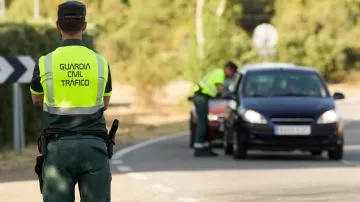 La DGT obligará a llevar este elemento en la guantera del coche
