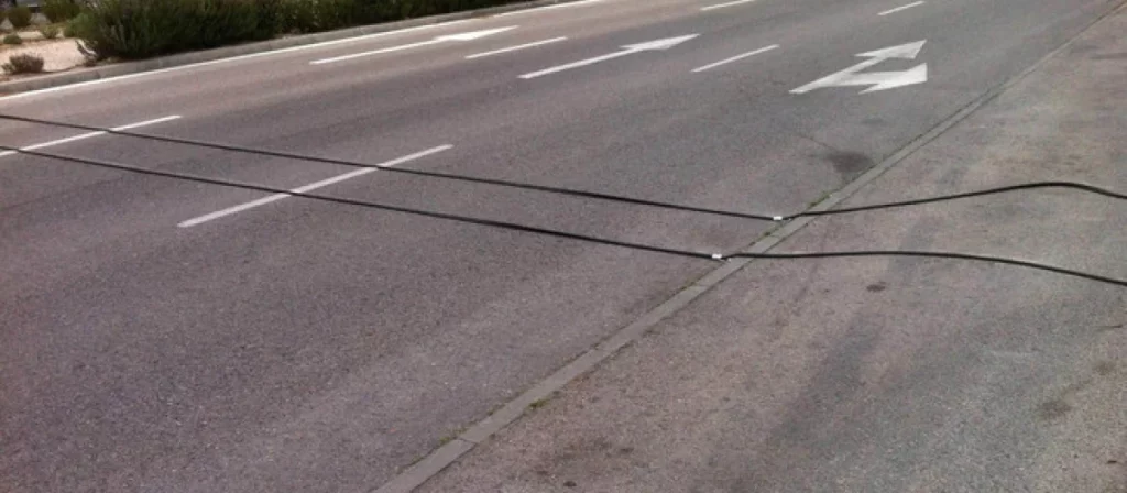 Dgt: ¿Qué Son Los Cables Negros Que Atraviesan La Carretera?