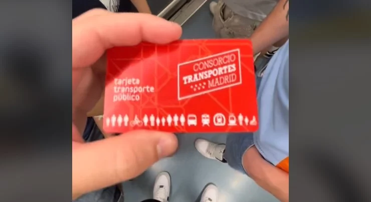 Un Argentino Viaja En El Metro De Madrid Y Lo Tiene Claro: &Quot;Hay Un Poquito...&Quot; 1 Argentino En El Metro De Madrid Viral En Tiktok 2