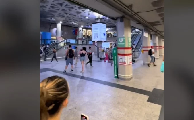Un Argentino Viaja En El Metro De Madrid Y Lo Tiene Claro: &Quot;Hay Un Poquito...&Quot; 3 Argentino En El Metro De Madrid Viral En Tiktok