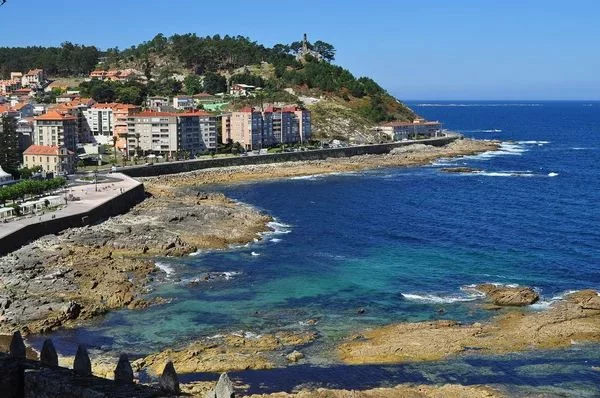 Baiona: un equilibrio entre mar y montaña