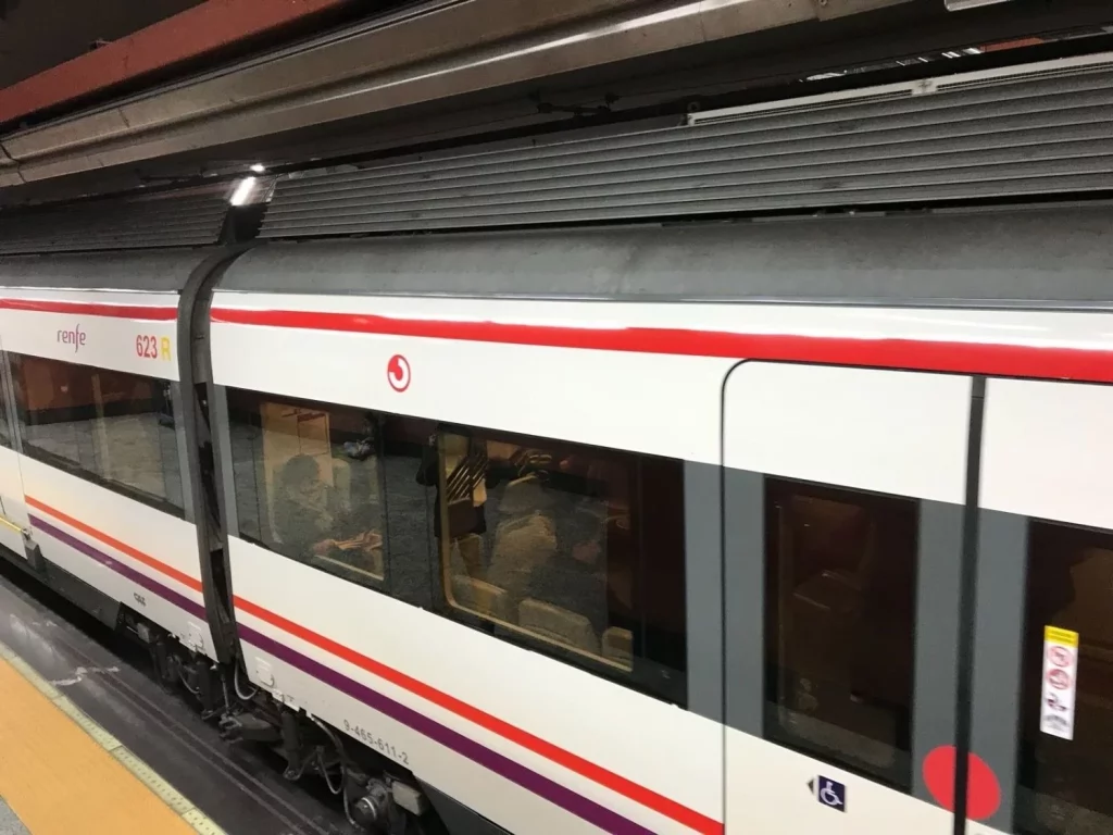 Óscar Puente Y El Presidente De Renfe Presumen Del Cercanías Mientras Se Abandona Al Sur De Madrid 2 Una Nueva Avería En El Cercanías En Madrid Deja Claro El Olvido Del Servicio