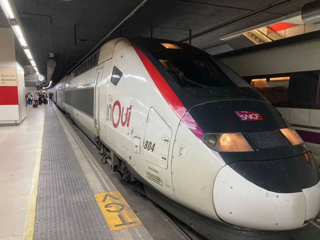 El Sncf Aprovecha Un Nuevo Retraso De Renfe En Su Camino A París Captar Usuarios En Navidad 1 Europapress 4864141 Tren Tgv Inoui Hace Ruta Alta Velocidad Barcelona Paris Parado Estacion