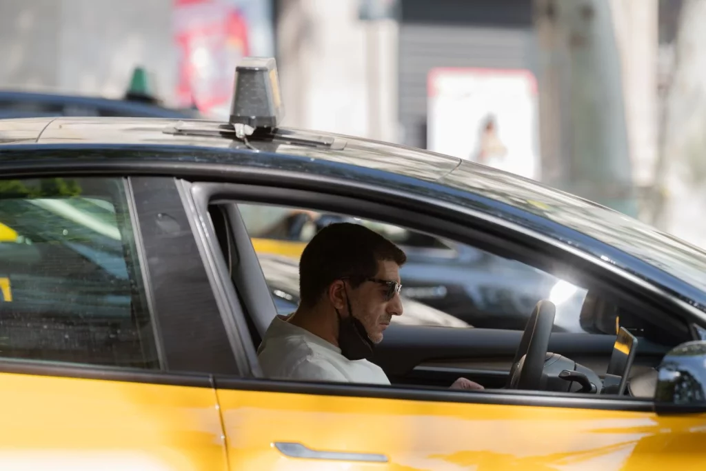 Los Taxis De Barcelona Ponen Fecha Al Reinicio De Las Protestas Por Las Condiciones Del Aeropuerto 1 Europapress 5992030 Taxista Marcha Lenta Taxis Convocada Elite Taxi 28 Mayo 2024 Barcelona 1