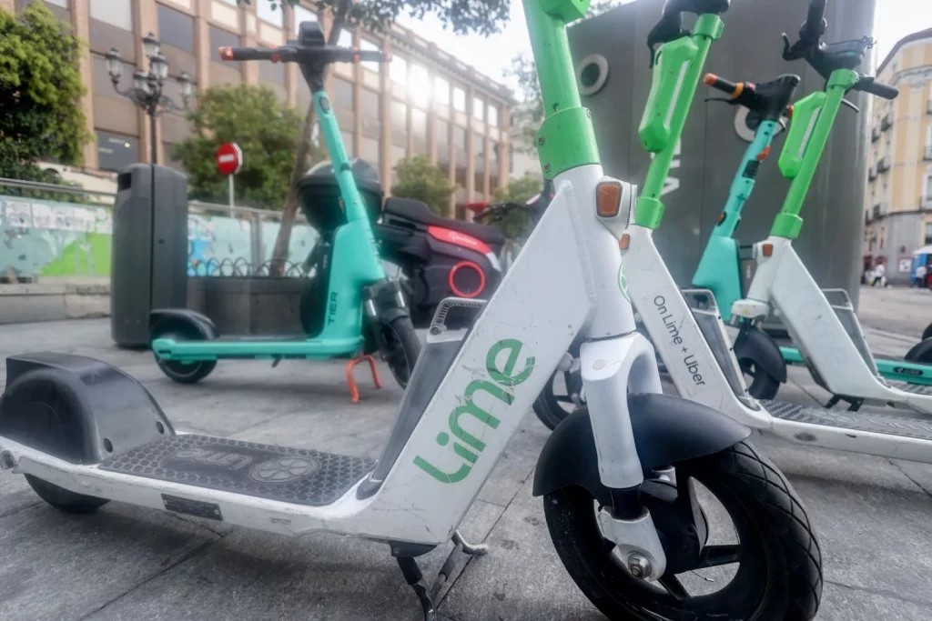 Lime Se Enfrentará A Madrid Por La Prohibición De Los Patinetes Eléctricos 1 Europapress 6197268 Varios Patinetes Electricos Septiembre 2024 Madrid Espana Almeida Informo