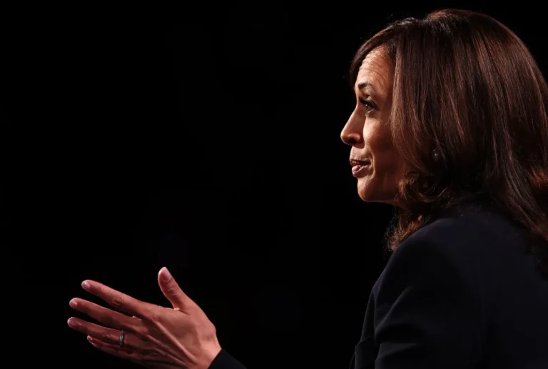 Kamala Harris justifica sus cambios de postura en inmigración y energía