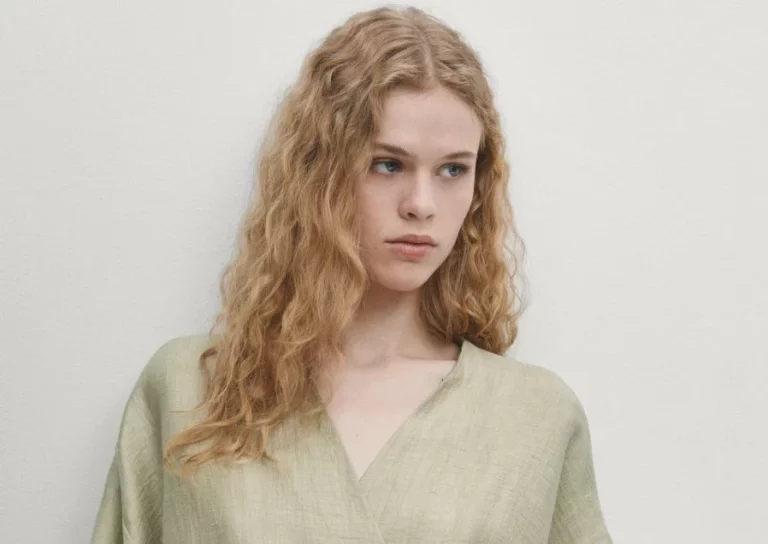 Massimo Dutti vende estas 4 blusas estilo kimono muy fáciles de llevar