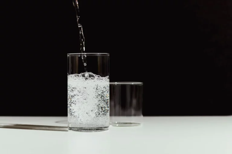 La verdad sobre beber agua con gas para adelgazar