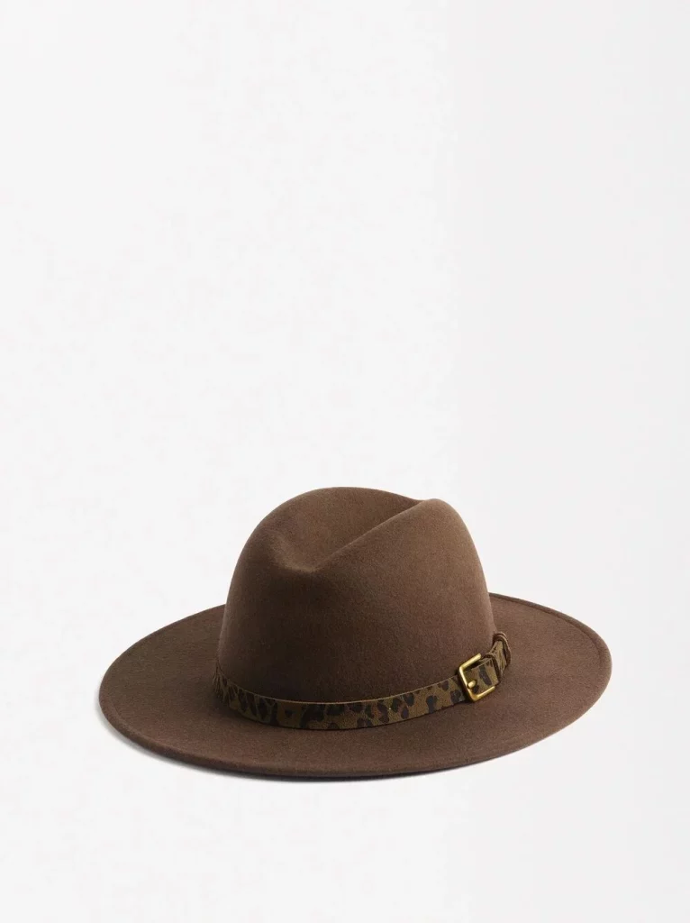 Sombrero con Cinturón de Piel