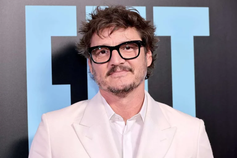 Su padre le echó del cine por llorar con una película y ahora es estrella de Hollywood: la curiosa historia de Pedro Pascal