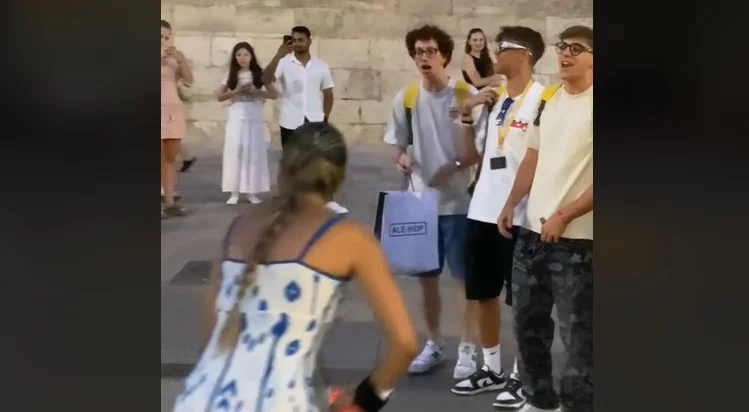 Violinista Sorprende A Italianos Tocando La Bella Ciao2