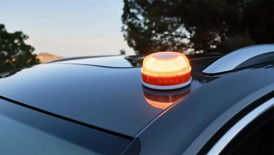¿Cómo funcionan las luces V16 conectadas aprobadas por la DGT?