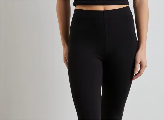 Esta Camiseta De Mujer De El Corte Inglés Está Disponible En 8 Colores Y Cuesta Menos De 10 Euros 4 Leggins Baratos