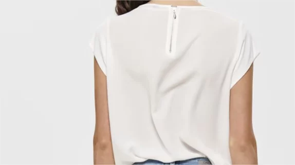 Esta Camiseta De Mujer De El Corte Inglés Está Disponible En 8 Colores Y Cuesta Menos De 10 Euros 3 Manga Corta Cuell