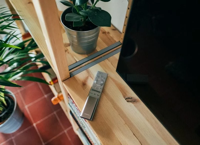 CONTROLA LA SMART TV POR VOZ