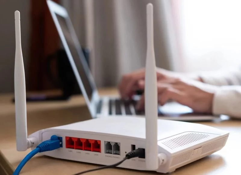 PROTEGE TU ROUTER WIFI