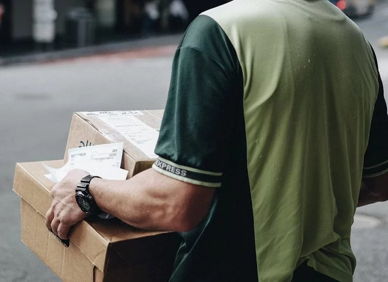 La OCU alerta de la llegada del 'Brushing' chino a España, un engaño a base de regalos