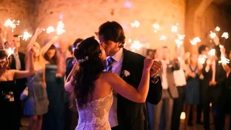Un organizador de eventos revela el secreto de los ‘invitados de ambientación’ que animan fiestas y bodas