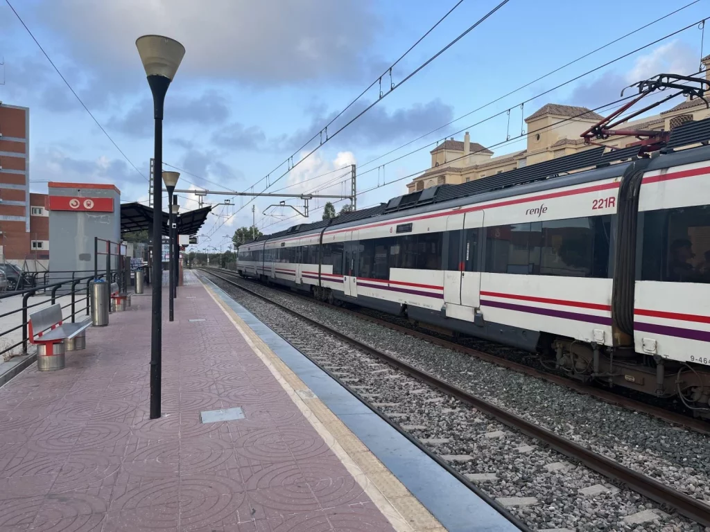 El Descuento De Transporte Sigue Siendo Una Incógnita Para 2025 1 Europapress 6257803 Tren Linea C 1 Cercanias Renfe Paso Apeadero Pinillo Municipio Malagueno