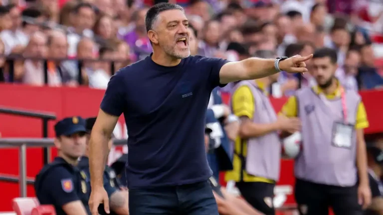 García Pimienta exige al Sevilla FC un negocio con el Aston Villa