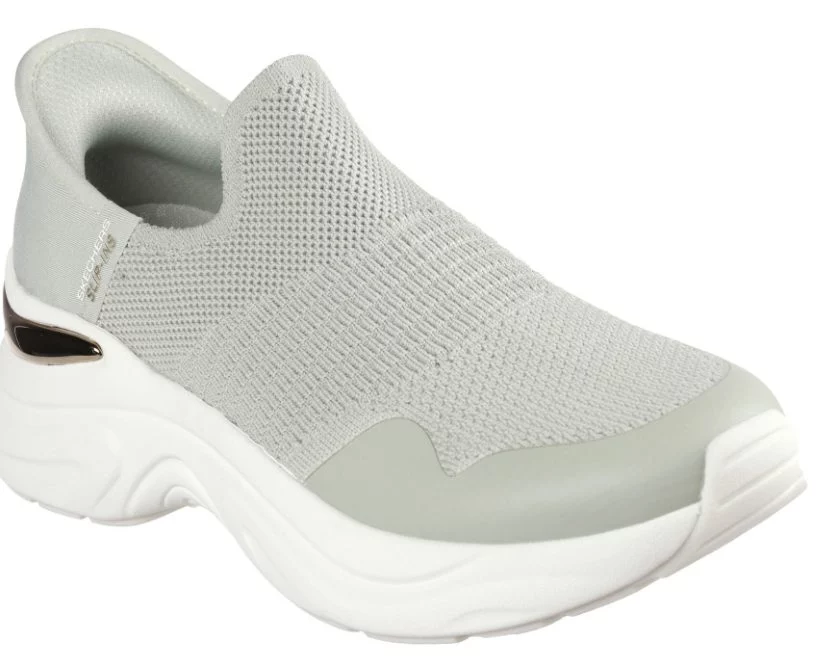 Déjate de zapatos o mocasines: estas zapatillas Skechers sin cordones son elegantes y mucho más cómodas