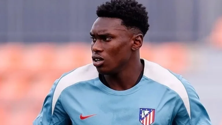 Estalla otro caso Samu Omorodion en el Atlético ¿qué hará Simeone?