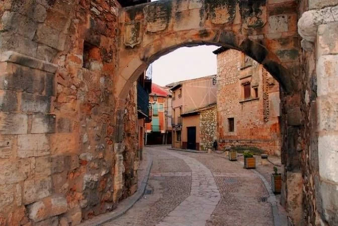 Ayllón, El Tesoro Medieval De Segovia Que Te Transporta En El Tiempo Entre Iglesias Románicas Y Palacios Góticos 120 Lugares Cercanos A Ayllón
