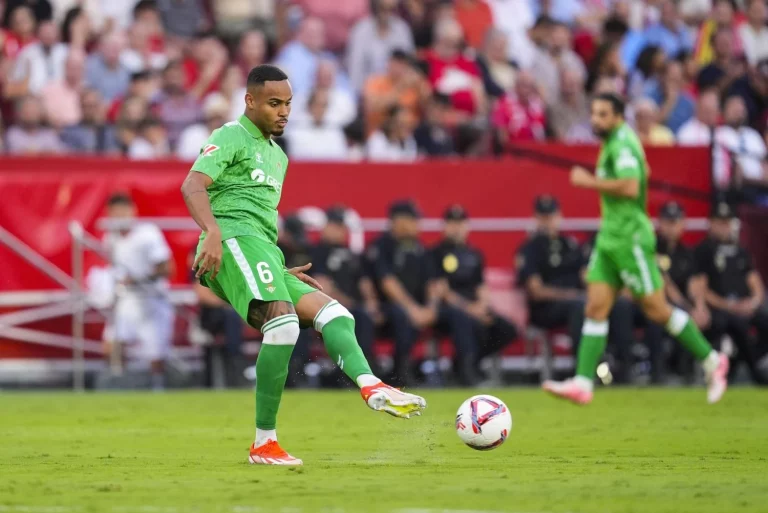 Natan quiere rebajar las tensiones entre Nápoles y Betis
