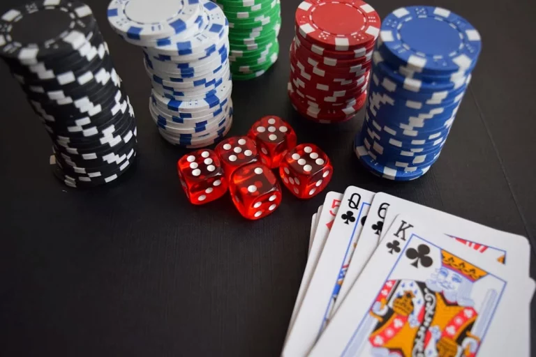 Conoce las probabilidades de ganar en el póker y cómo aprovecharlas