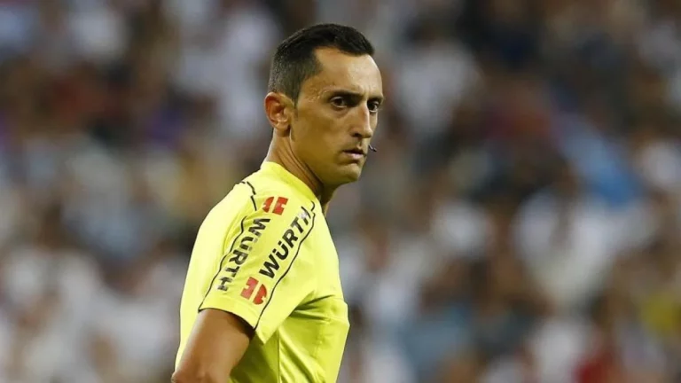 Sánchez Martínez termina de desquiciar al Real Madrid: el audio del VAR más viral