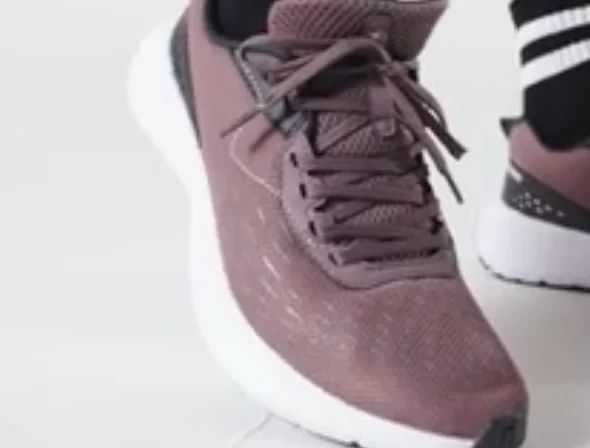 Las zapatillas para andar de Decathlon de 20 euros a la altura de Asics y New Balance