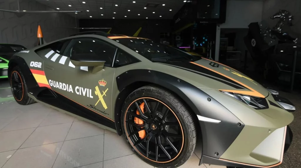 Un coche de lujo como reclamo publicitario