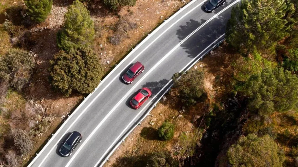 La DGT se pronuncia: ¿Es legal adelantar a varios vehículos a la vez?