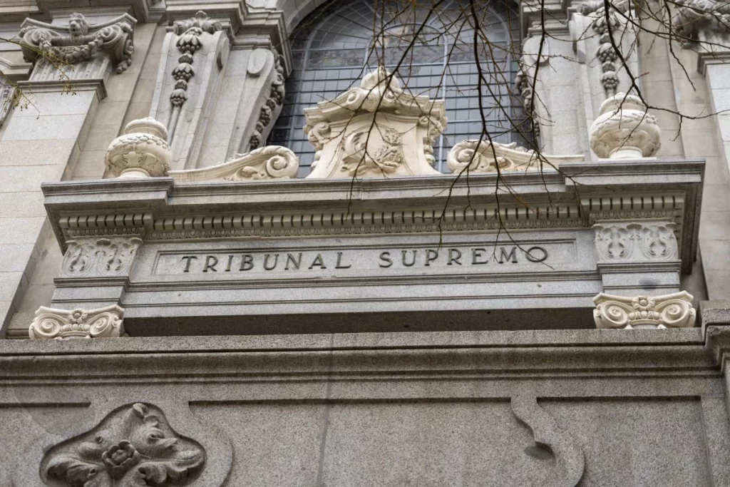 Ni Por Curiosidad Ni Por Paquetes: El Supremo Dice Que Grabar A Tus Vecinos Desde La Mirilla De Tu Casa Es Pasarse De La Raya 1 Tribunal Supremo