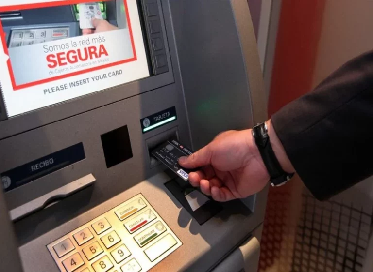 Así es el ‘timo de la siembra’, una estafa en los cajeros automáticos en la que todo el mundo cae