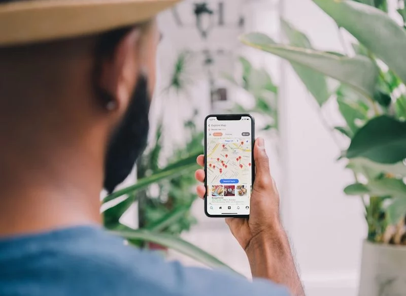 ¿EN QUÉ MEJORA APPLE MAPS A GOOGLE Y WAZE?