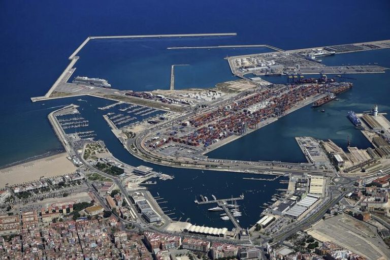 Terminales de contenedores del Puerto de Valencia abren el lunes en horario habitual para entrega y recepción