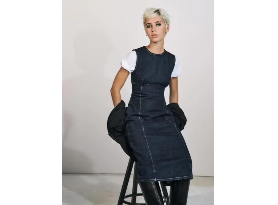 5 Vestidos Vaqueros De Zara Para Un Look Cómodo, Moderno Y Arrollador Con Botas