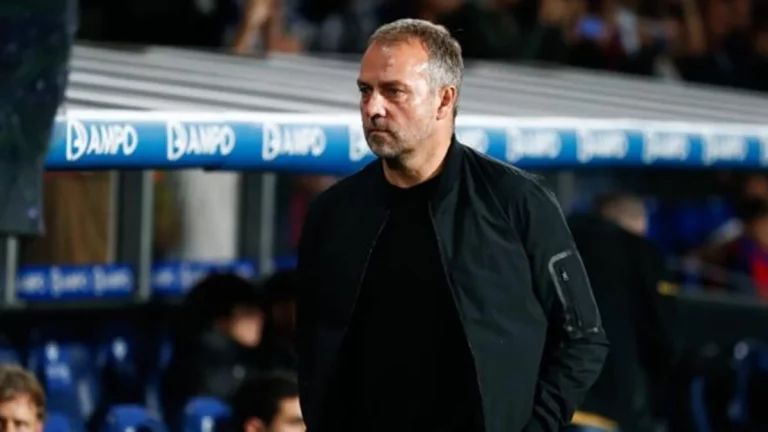 Hansi Flick evita un error grosero del FC Barcelona