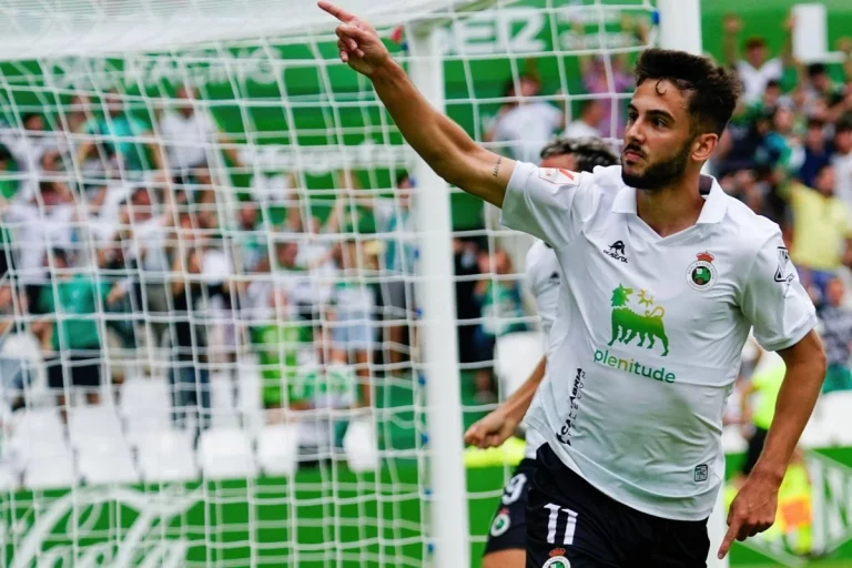 Andrés Martín lanza un mensaje al Rayo Vallecano mientras triunfa en Santander
