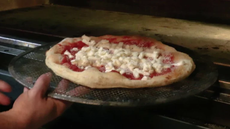 El ingrediente secreto de la pizza que triunfaba en un restaurante antes de que lo cerrara la policía