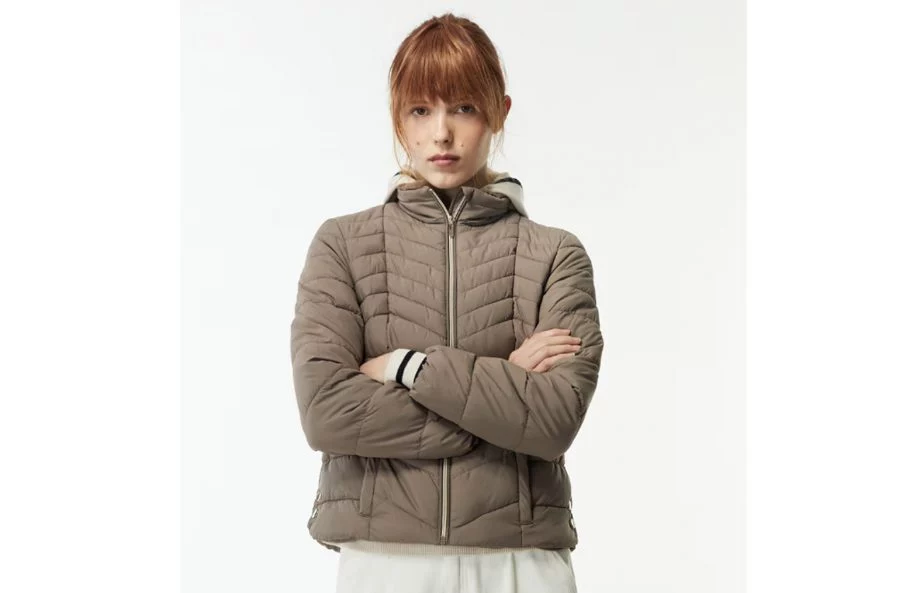 Elegante y calentita con estas 8 parkas acolchadas de Sfera