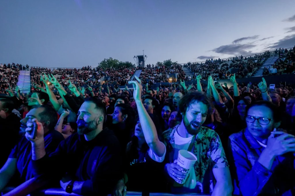 Mad Cool Y Primavera Sound Buscan Mejorar Su Relación Con Los Vecinos 2 Europapress 6044608 Cientos Espectadores Actuacion Grupo Musical Queens Of The Stone Age Noches
