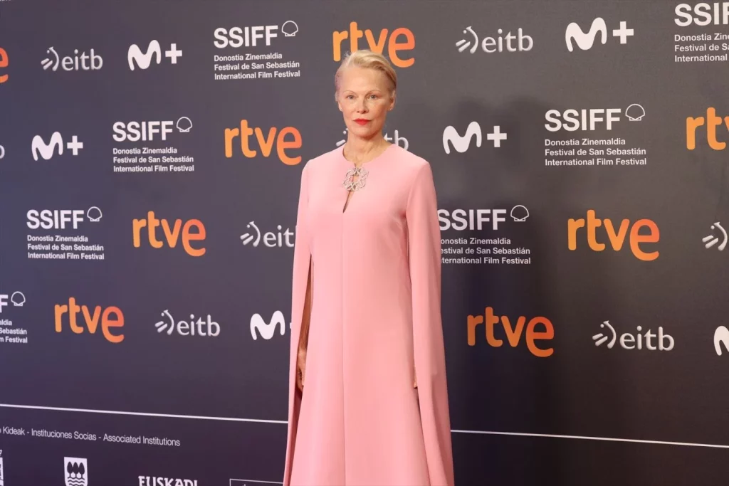 Europapress 6241029 Actriz Pamela Anderson Posa Alfombra Roja Pelicula The Last Showgirl