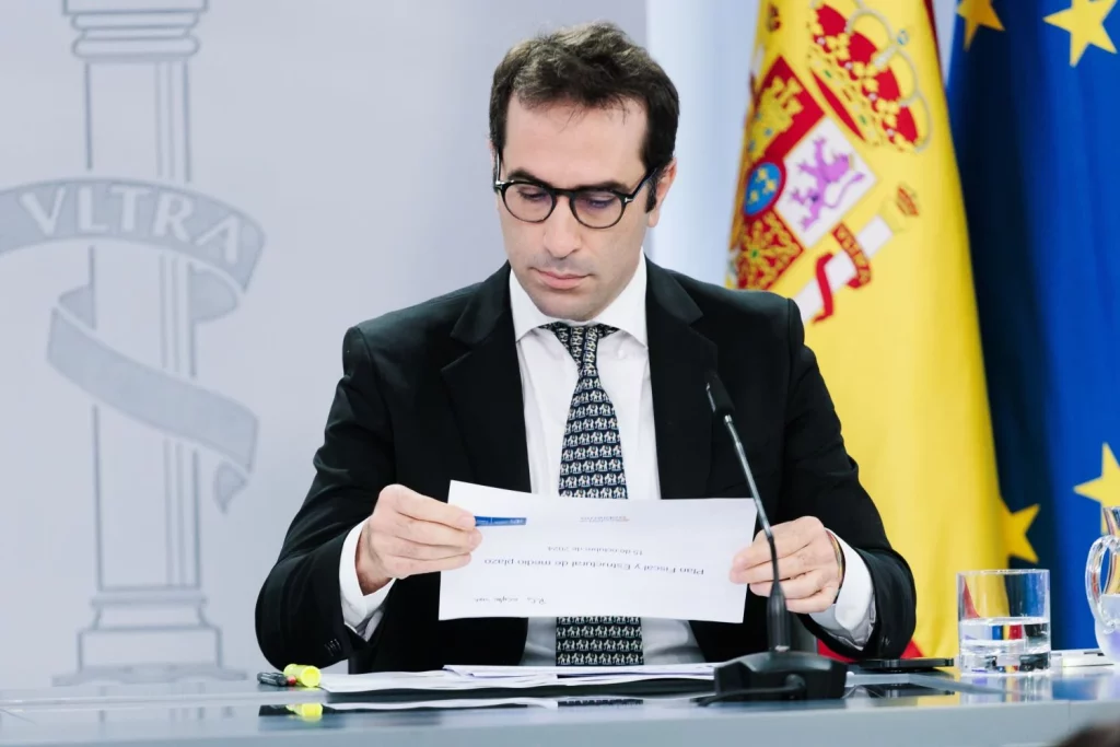 Europapress 6275861 Ministro Economia Comercio Empresa Carlos Cuerpo Rueda Prensa Posterior